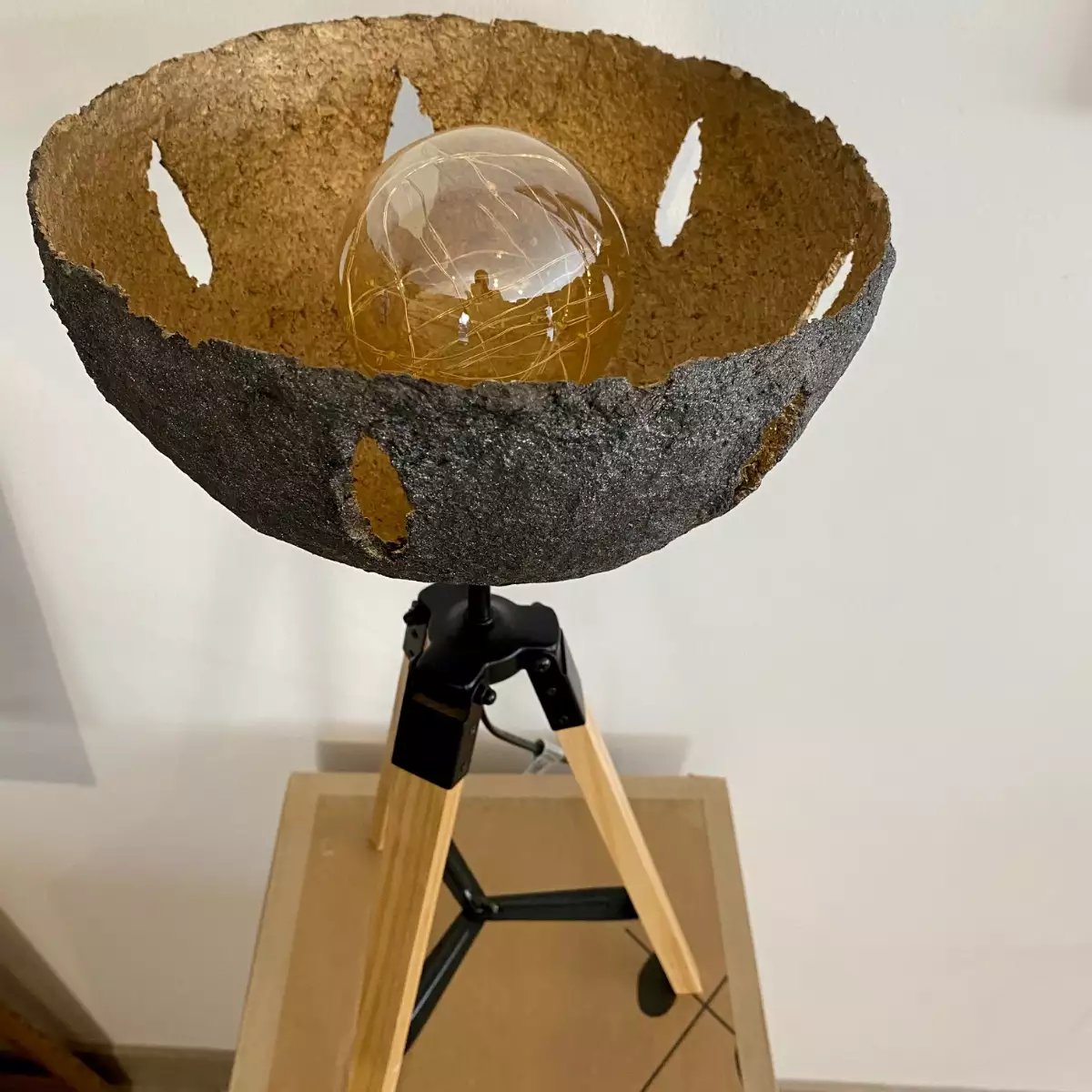 Lampe en papier mâché