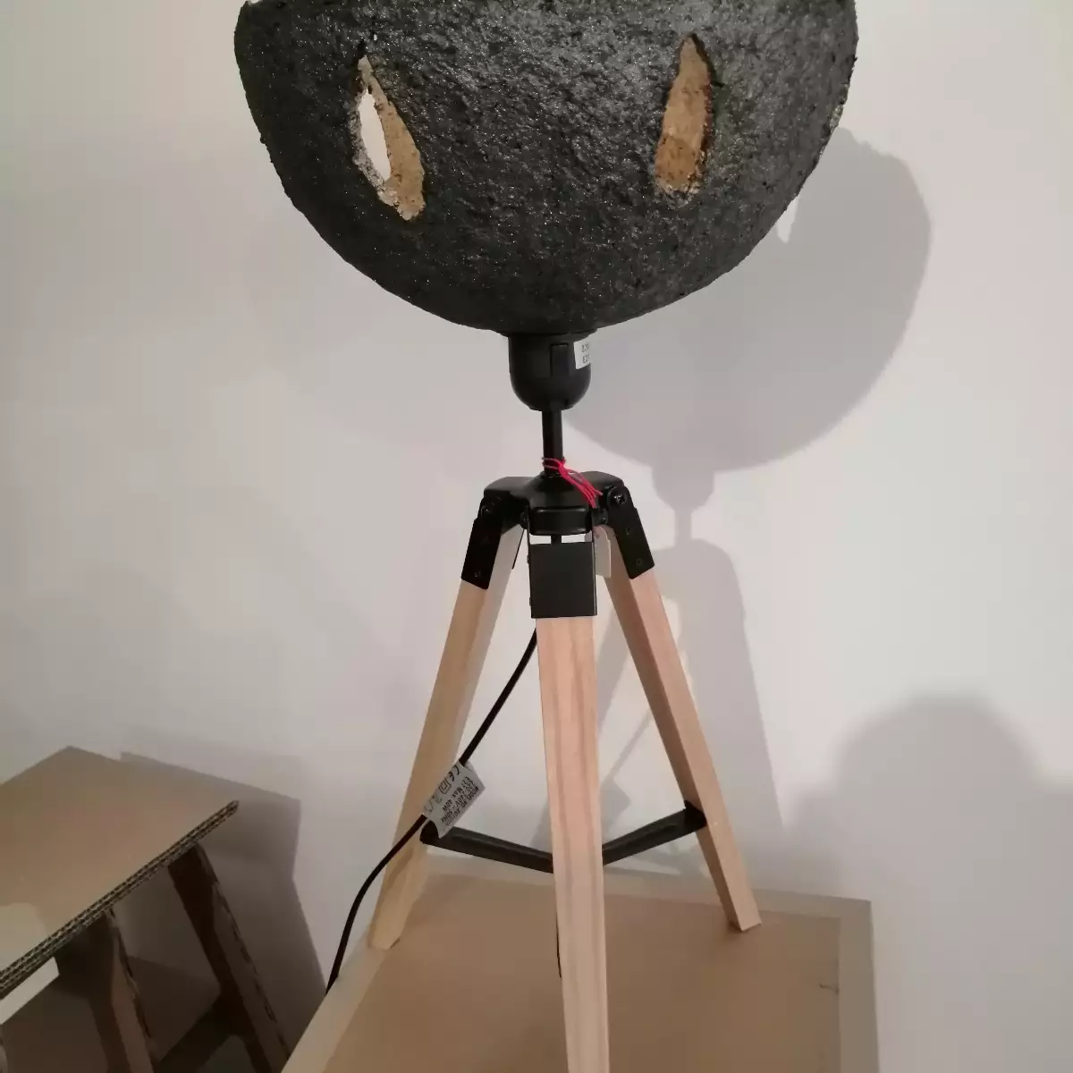 Lampe en papier mâché